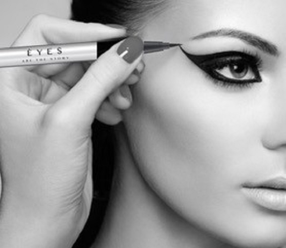 Cosmetics for Dry Eyes: Key Makeup Tips for Sensitive Skin